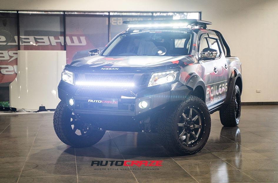 NISSAN NAVARA MO970 GLOSS GREY CENTRE WITH BLACK LIP
